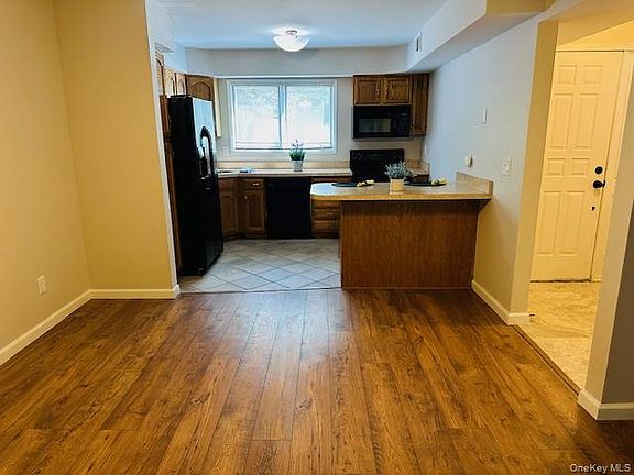 5th image of 125 Stringham Road #23
