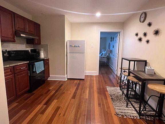 4th image of 755 S 15th St Floor 3