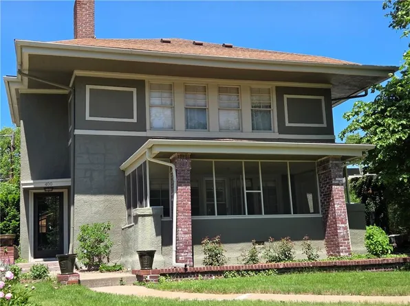 400 Huntington Rd, Kansas City, MO 64113