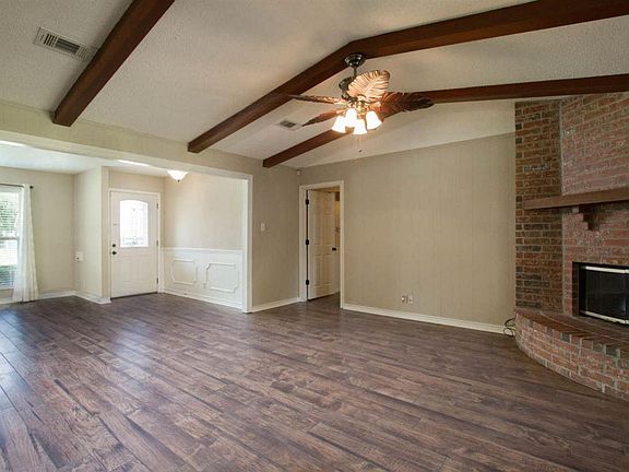 4th image of 1030 Iris Ln