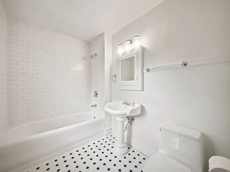 1110 N Wheaton Ave — Photo 12