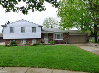 42789 Rutgers Dr, Sterling Heights, MI 48313