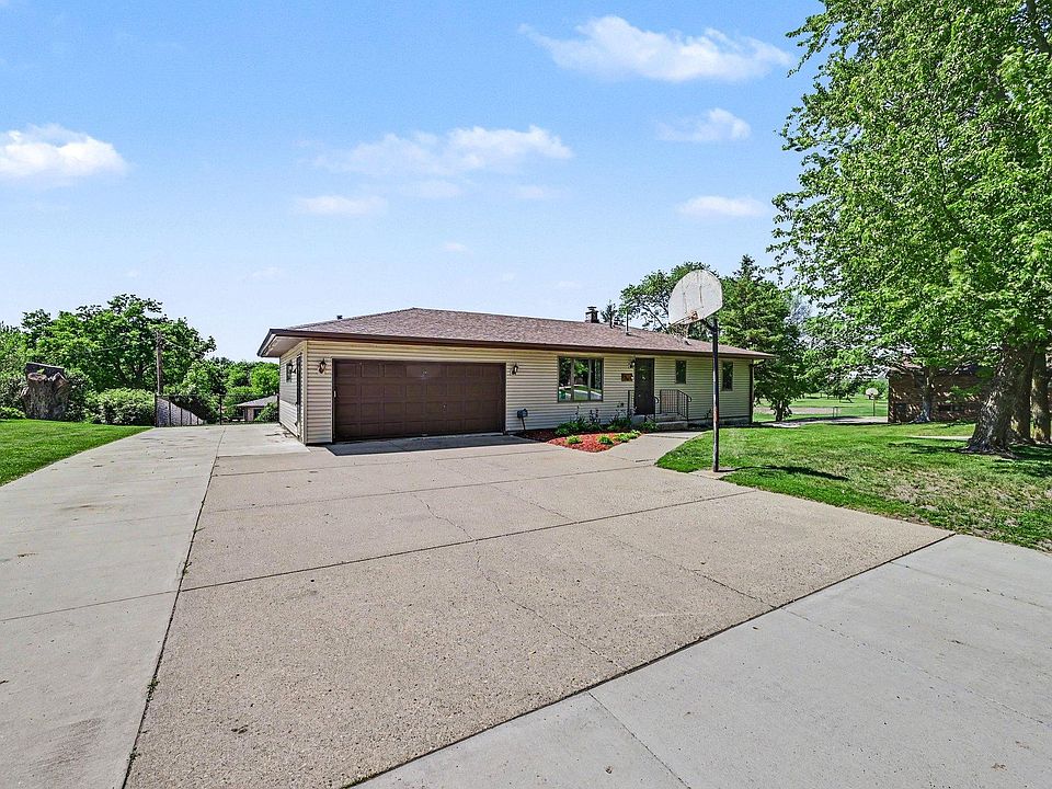 1st image of 810 Hillcrest Dr