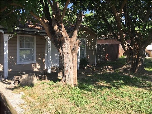 3rd image of 908 Bourland Dr