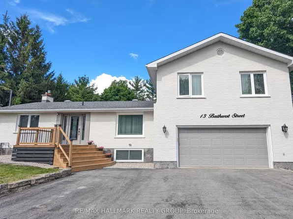 13 Bathurst St, Ottawa, ON K2W 1A7