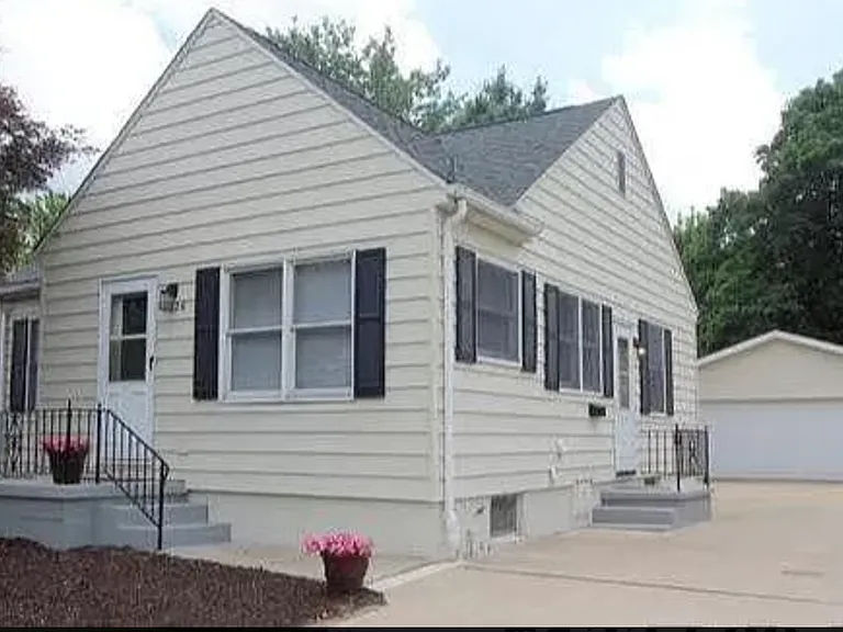 1326 W Marlene Ave — Photo 2