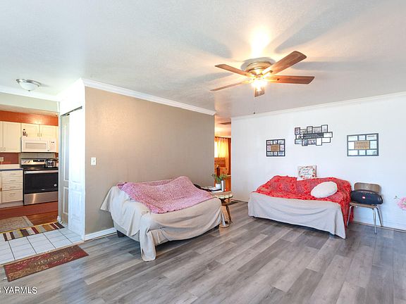 3rd image of 3004 W Viola Ave