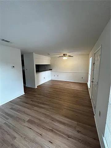 2 bed, 1.0 bath, 900 sqft, $1,150 — Photo 3