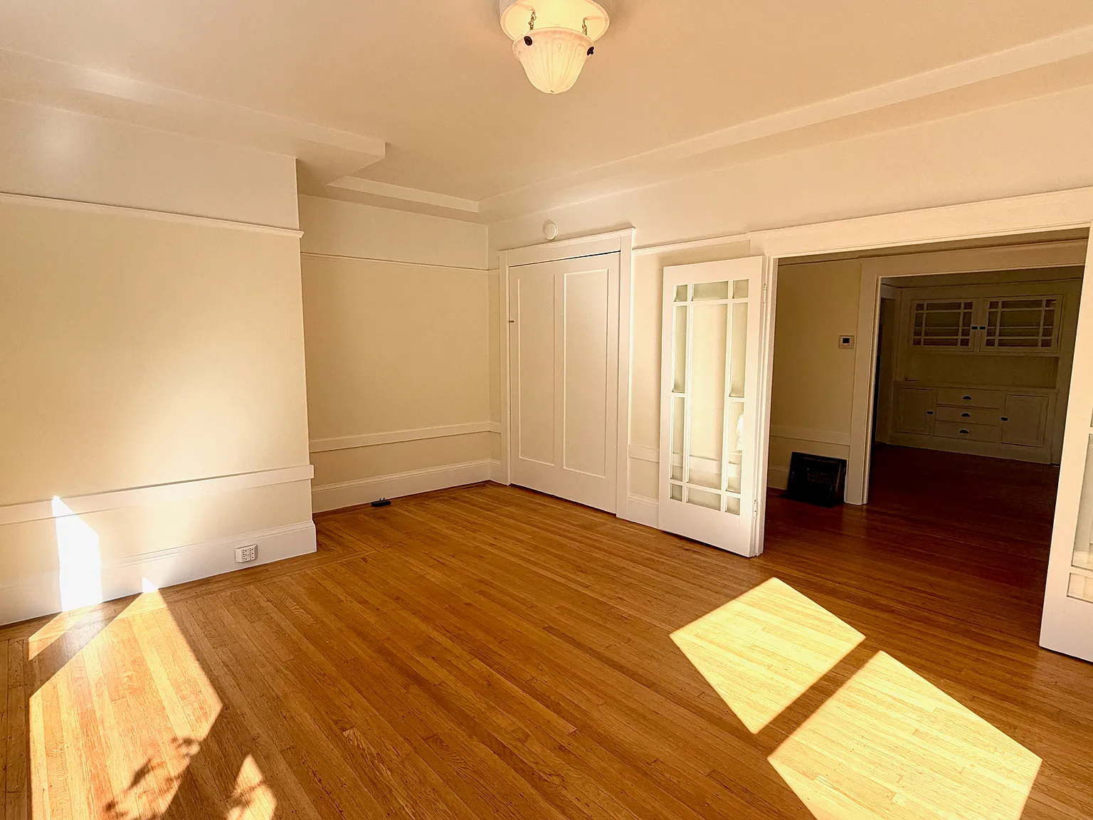 1 bed, 1000 sqft, $3,350 — Photo 2