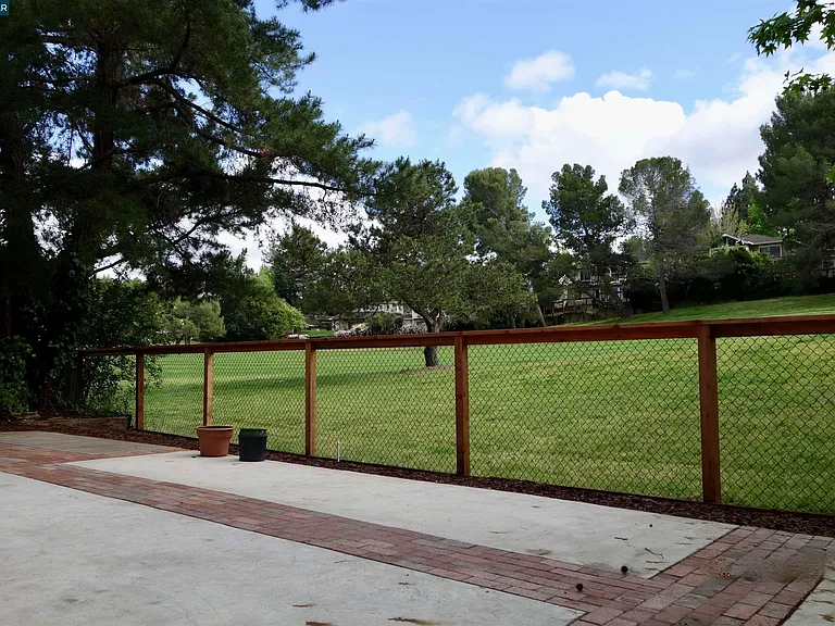 112 Marchbanks Ct — Photo 19