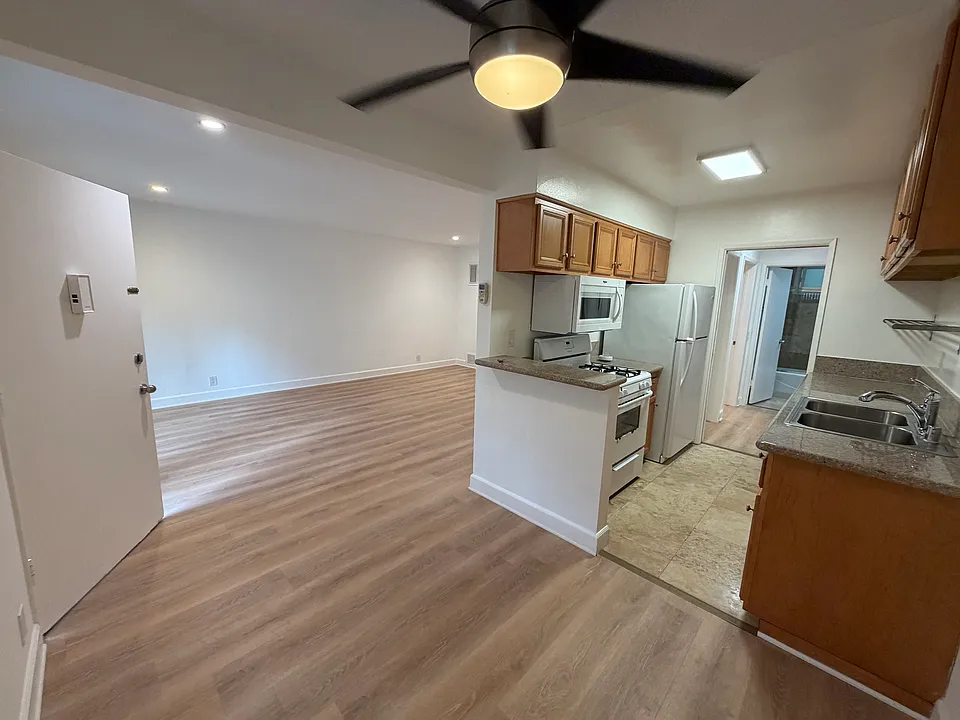 535 Kelton Ave #3