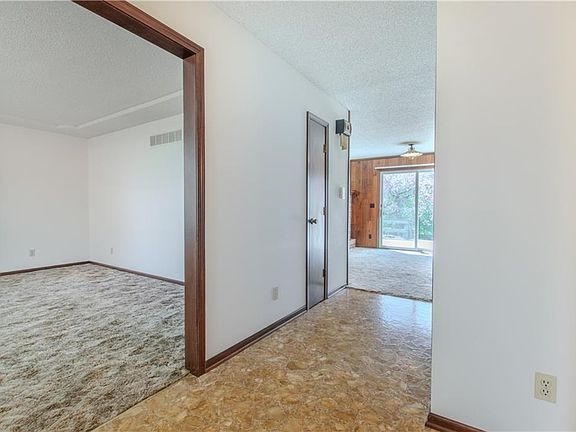 5th image of 13816 Belmont Ave
