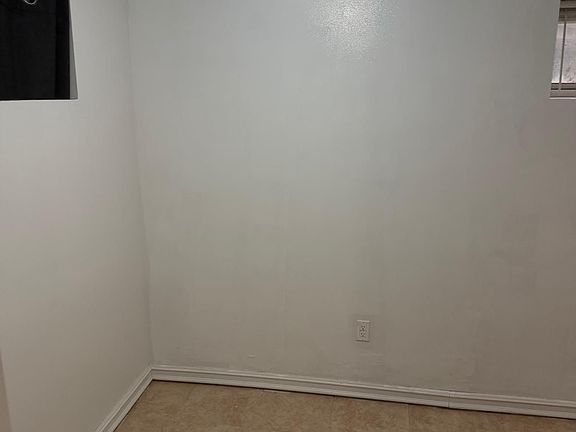 3rd image of 11641 140th St Floor Basement