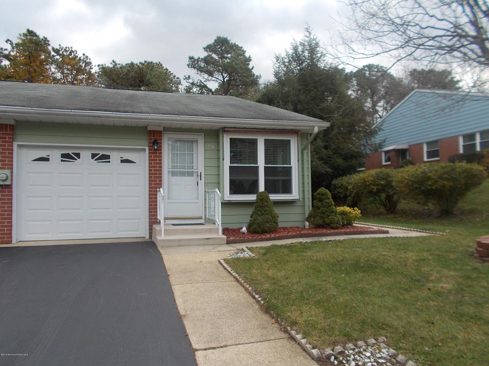 1st image of 147 Hudson Parkway #B