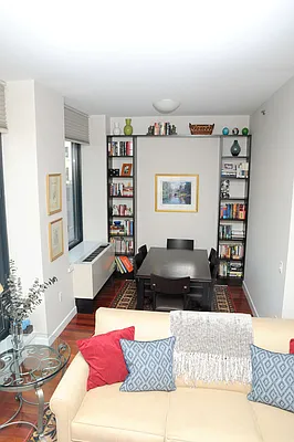 Sold by Manhattan Modern | media 2