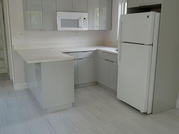 Kitchen/Breaskfast Area