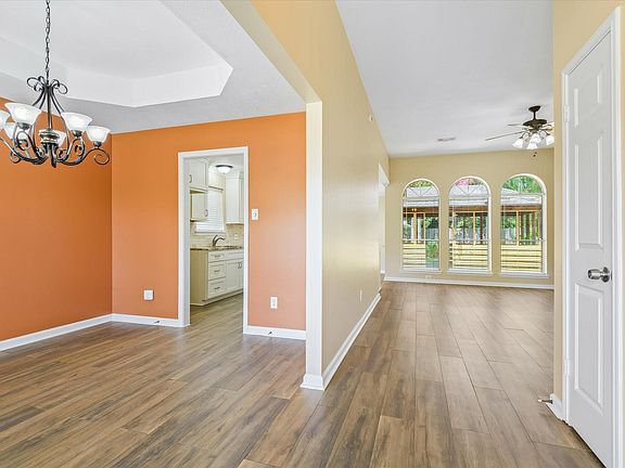 5th image of 115 Chariss Glen Dr