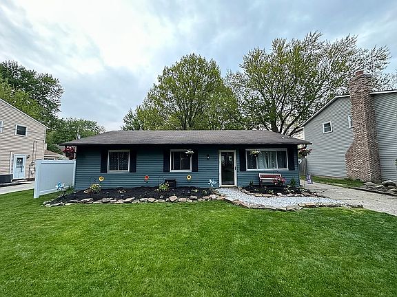 2nd image of 35465 Dewey Dr