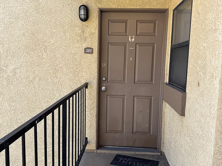 1134 W Blaine St #202 — Photo 1