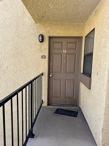 1134 W Blaine St #202 Photo 1