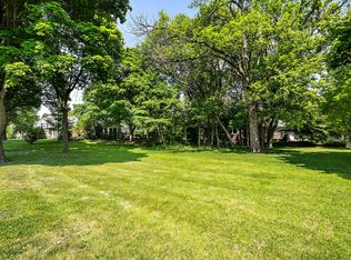 82 Gray St, Saint Charles, IL 60174