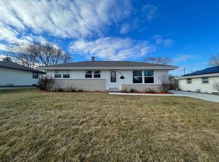 W151N8349 Thomas Dr, Menomonee Falls, WI 53051