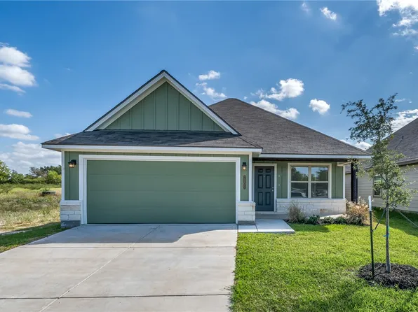 1220 Highgarden Dr, Navasota, TX 77868