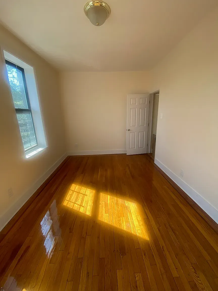 426 East 22nd Street — Photo 4