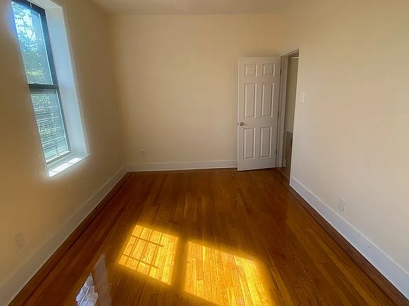 4th image of 426 E 22nd St #2B