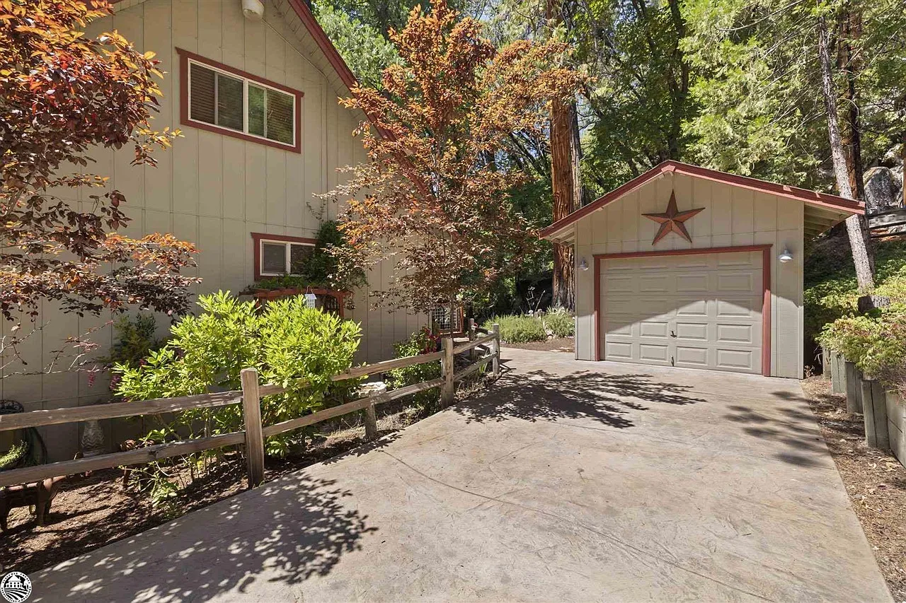 22242 Crystal Falls Dr photo 1