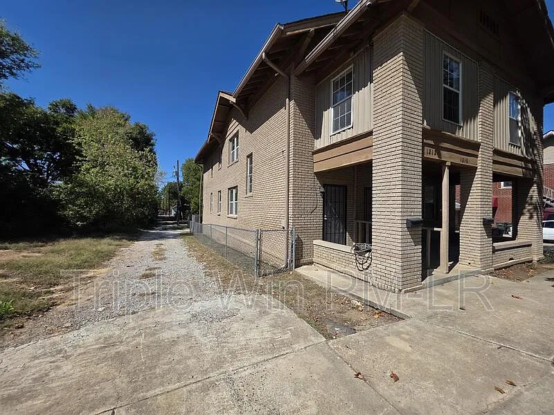 1 bed, 1.0 bath, $795 — Photo 2