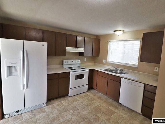 4th image of 837 Moccasin Ln