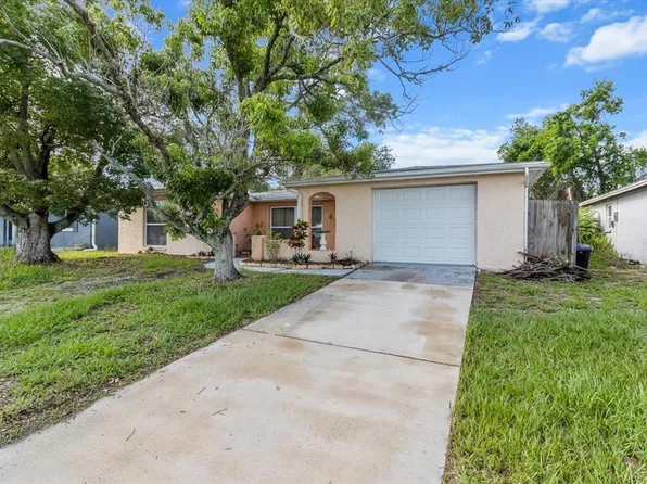 7040 Fox Hollow Dr, Port Richey, FL 34668