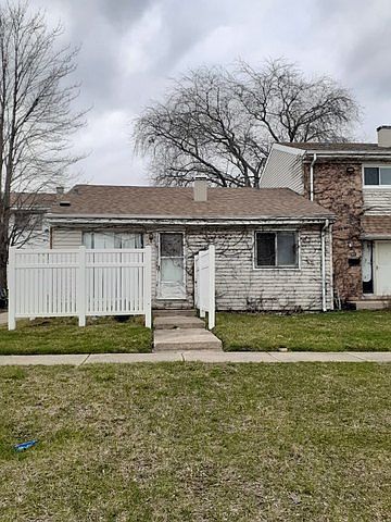 1st image of 914 White Oak Ln