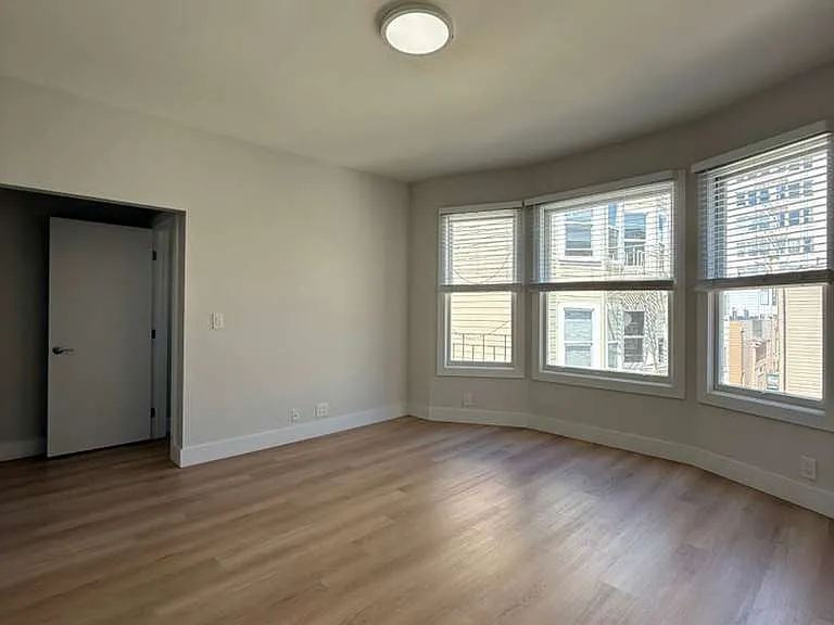 2942 Franklin St #14 — Photo 3
