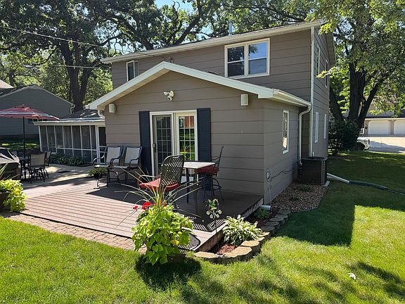 3rd image of 209 Burr Oak Dr