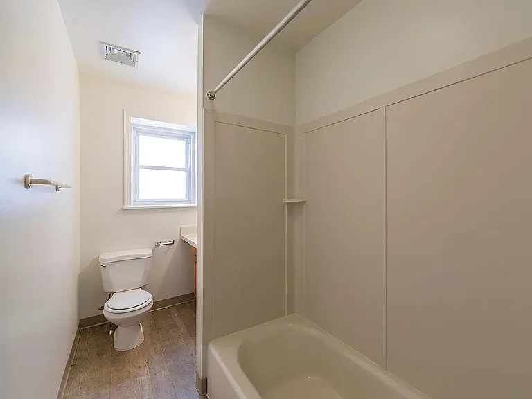 876 W Lancaster Ave #35 — Photo 7
