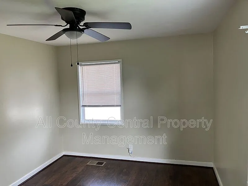 4 bed, 1.0 bath, 1014 sqft, $1,145 — Photo 4