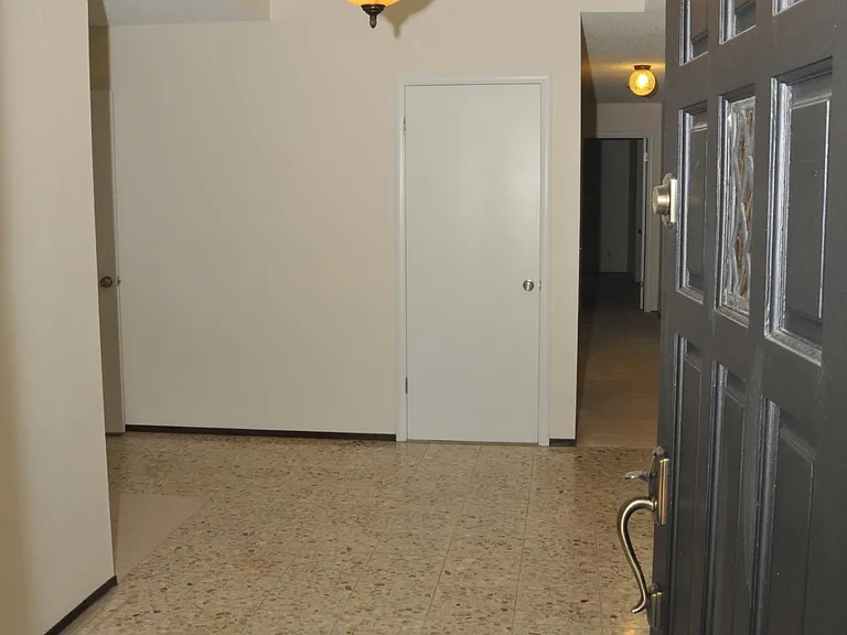 1400 Thistlewood Way — Photo 4