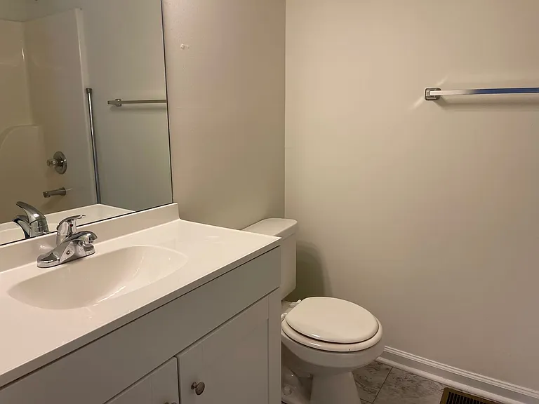 428 Newton Ct — Photo 8