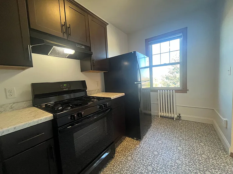 170 Summit Ave — Photo 16