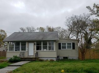 40 Smith St, Blue Point, NY 11715
