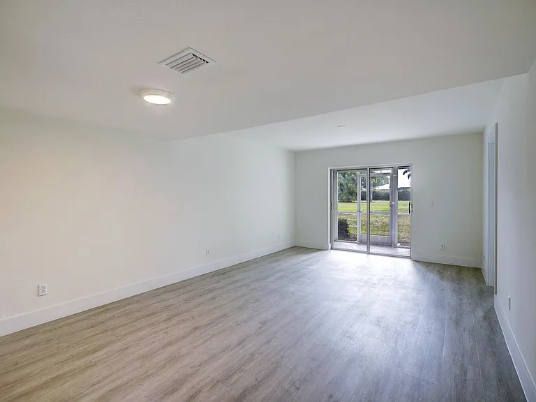 18081 SE Country Club Dr #265 — Photo 20