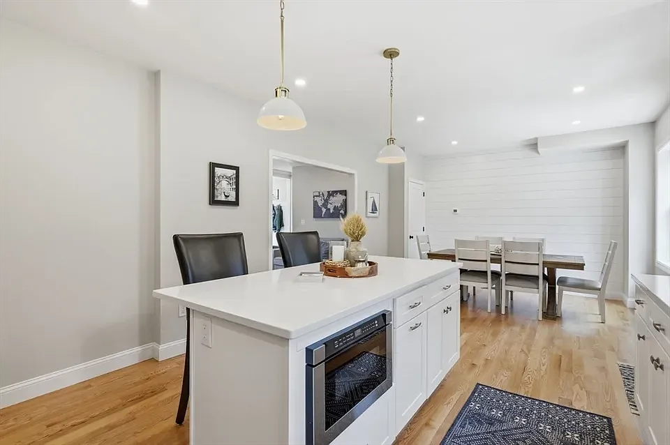 2 bed, 1.5 bath, 1063 sqft, $3,500 — Photo 4