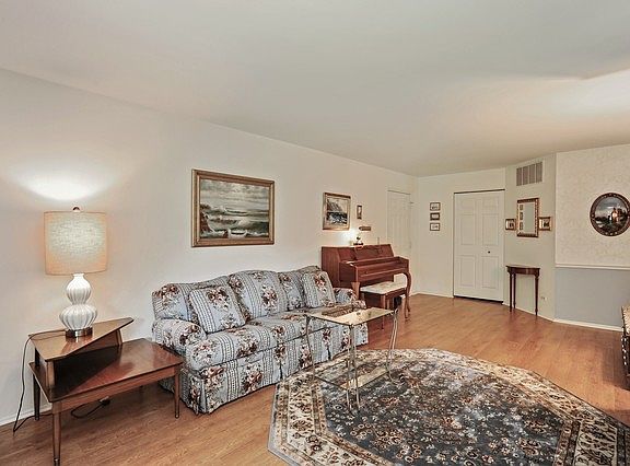 5th image of 1504 Canbury Ct APT A1