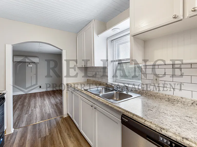 2719 W Douglas Ave — Photo 8