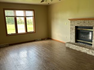 1038 S 9th St, De Pere, WI 54115