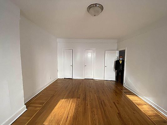 3rd image of 448 W 36th St APT 3
