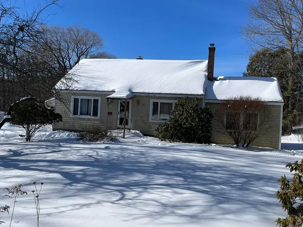 60 Case Road, Winthrop, ME 04364