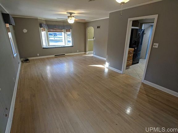 2nd image of 136 N 8th Ave